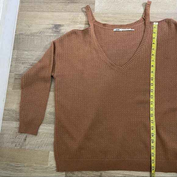 Urban Outfitters | Kimchi Blue Dusty Rose Cold-shoulder Knit - Picture 8 of 12